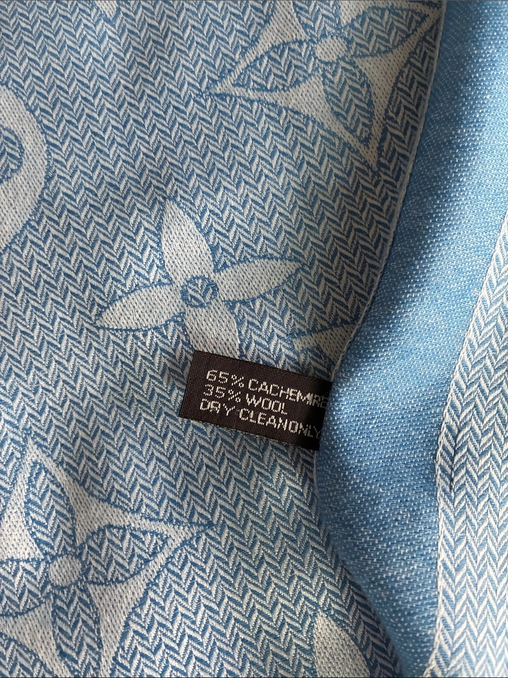 LV Pashmina - Picture 4 of 5